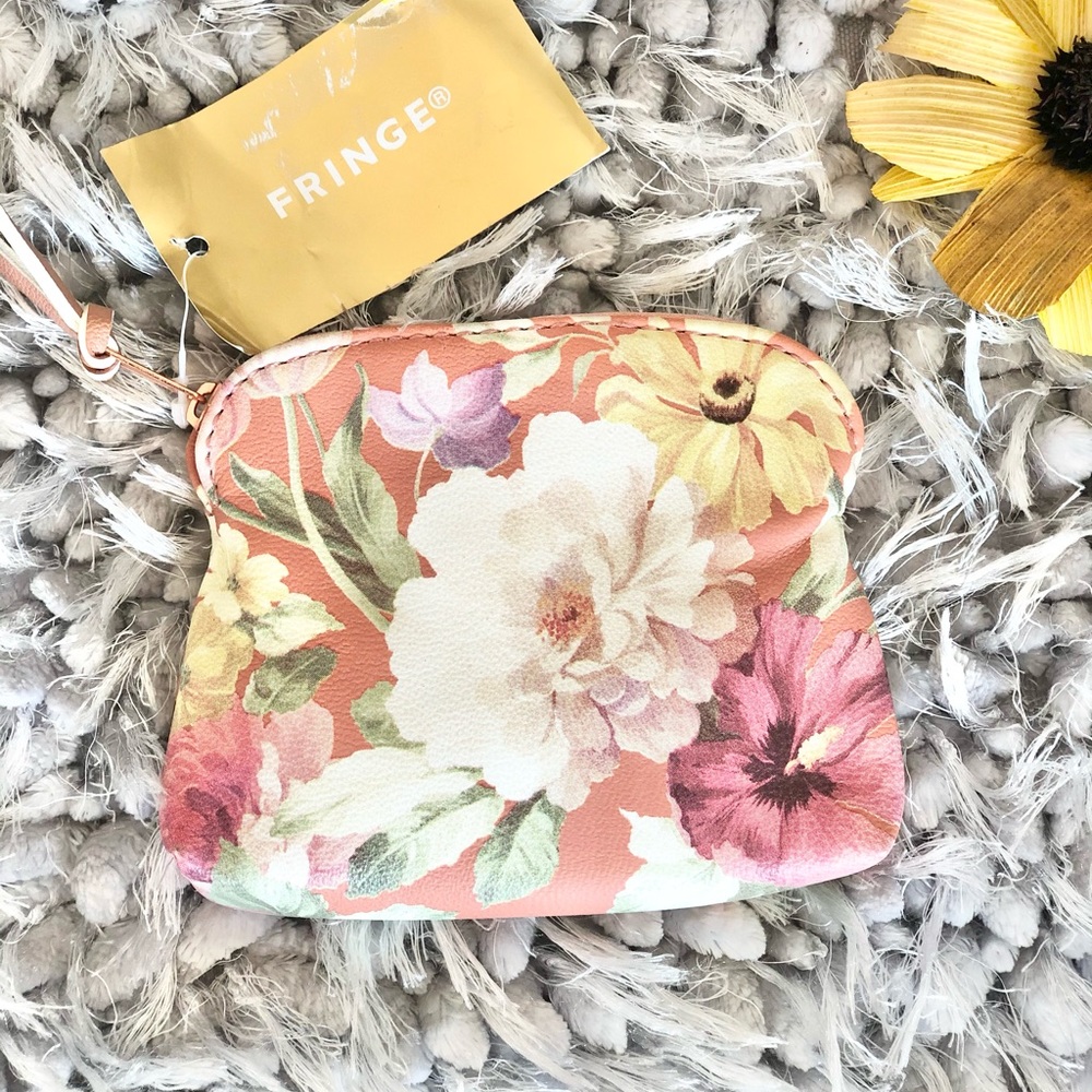 🆕NWT Beautiful coin purse by Fringe. Pink floral